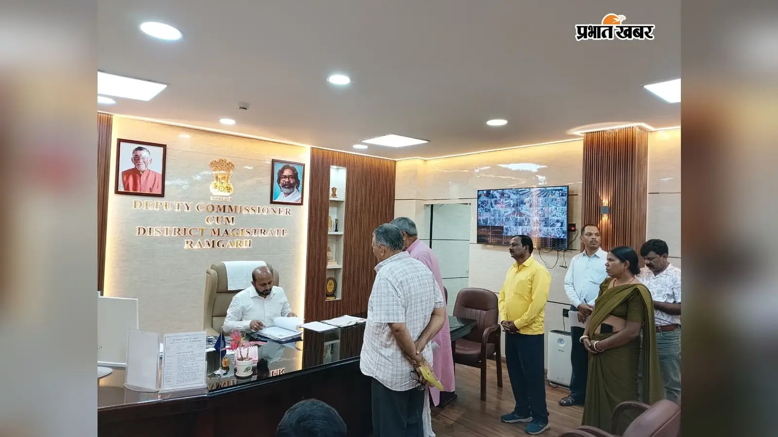 जनता दरबार में उमड़ी फरियादियों की भीड़, उपायुक्त ने अधिकारियों को समयबद्ध समाधान का दिया निर्देश