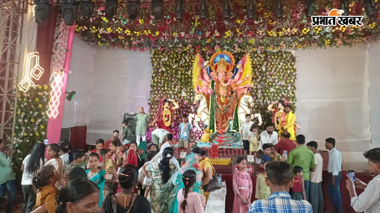 पुपरी में श्री गणेश पूजा उत्सव की धूम, चौथे दिन भगवान के दर्शन के लिए उमड़ा जनसैलाब