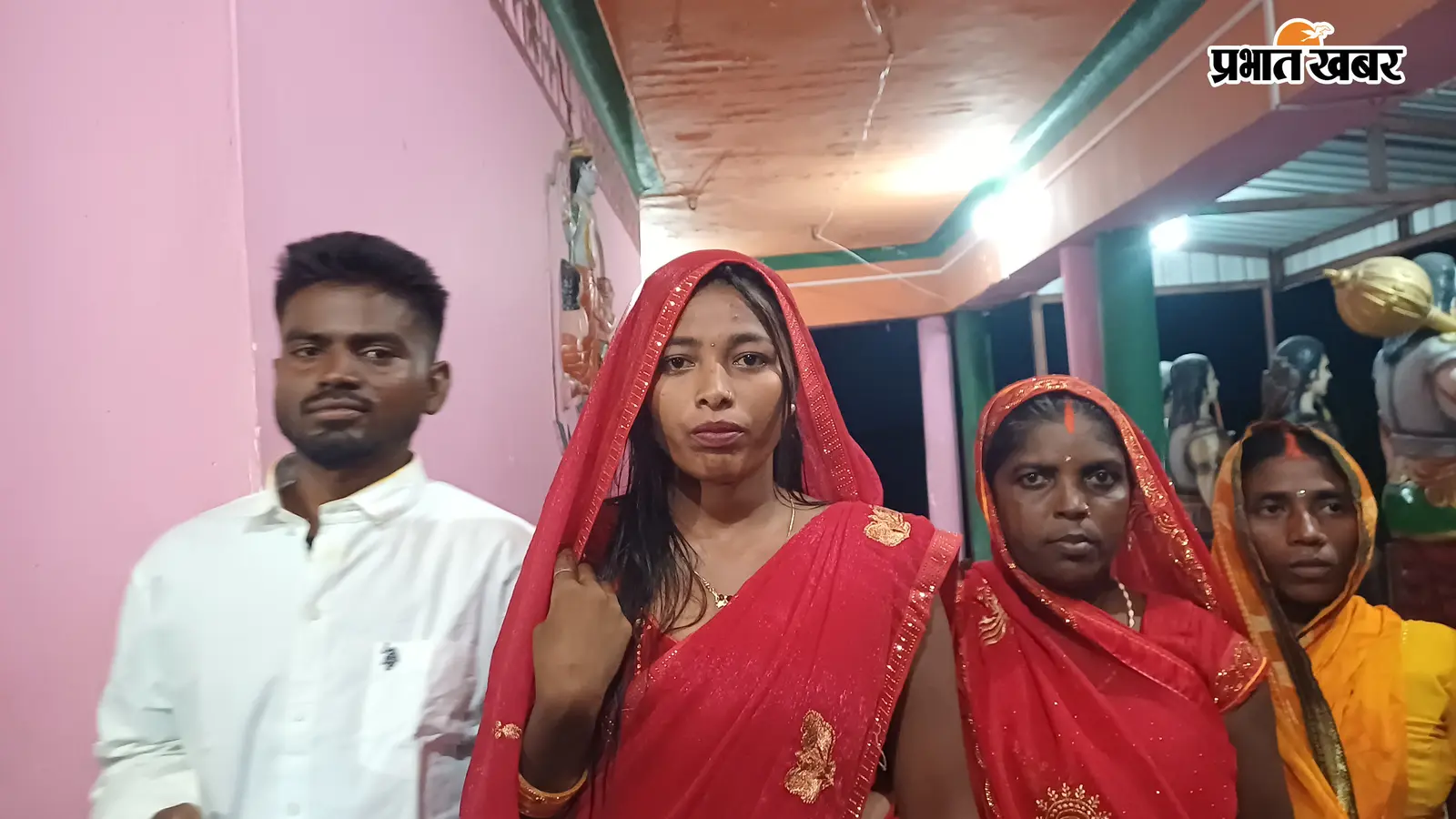 मोहम्मदगंज: प्रेम का इजहार करते पकड़े गये प्रेमी युगल ग्रामीणों ने भीम -चूल्हा मंदिर में करायी शादी