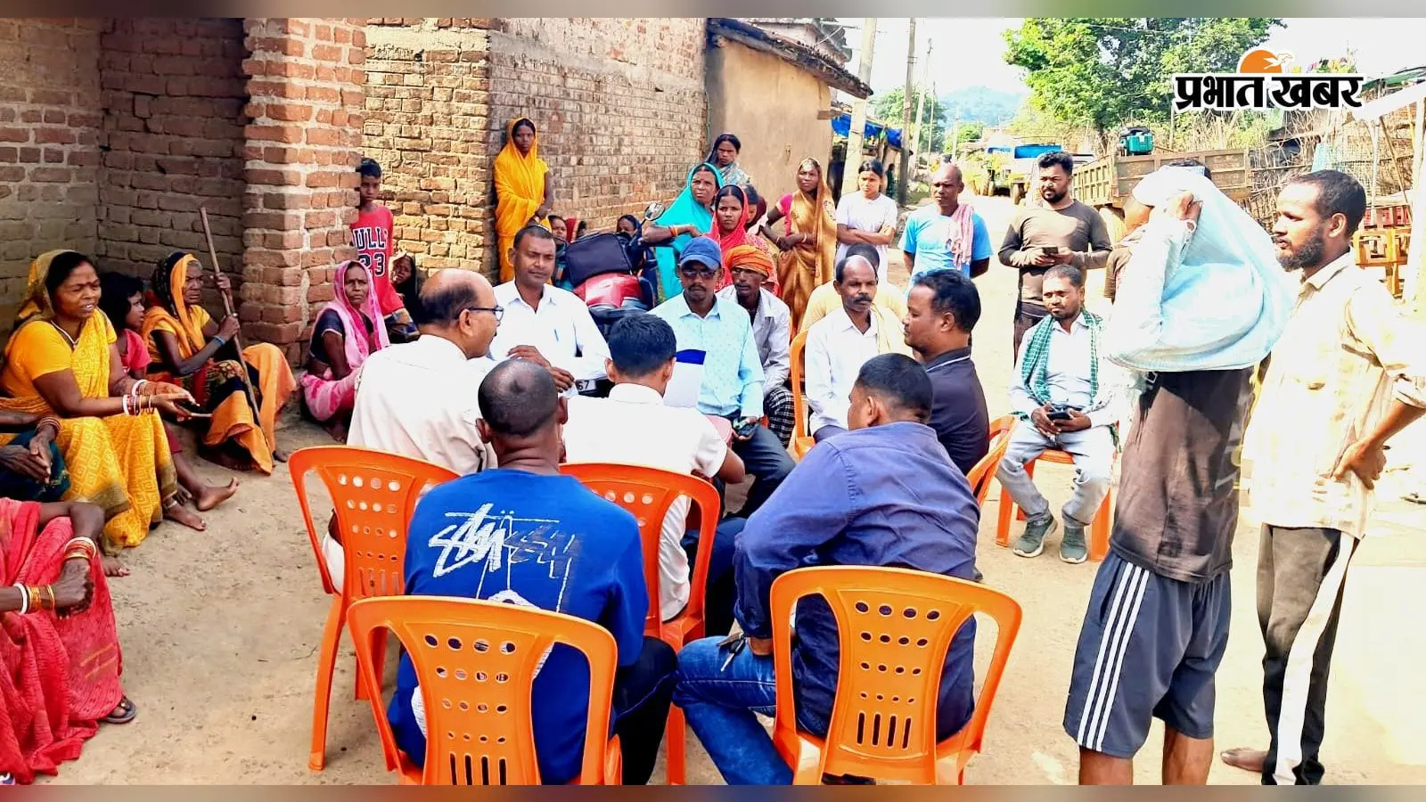 सड़क हादसे में घायल प्रसादी सिंह का निधन, परिजनों से मिले मुखिया प्रतिनिधि