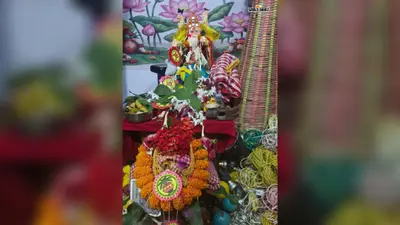 झुमरीतिलैया: आकर्षण का केंद्र रही कागज से बनी भगवान विश्वकर्मा की प्रतिमा