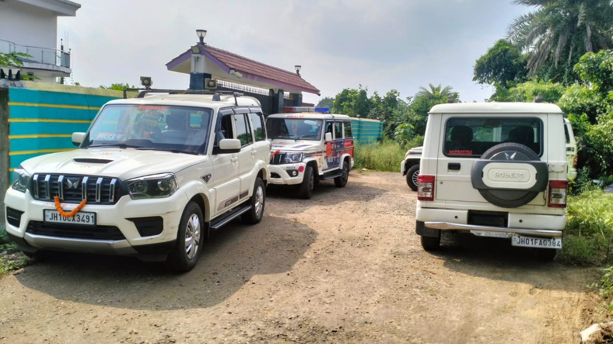 फोरेंसिक की टीम पहुंची हाथबाड़ी