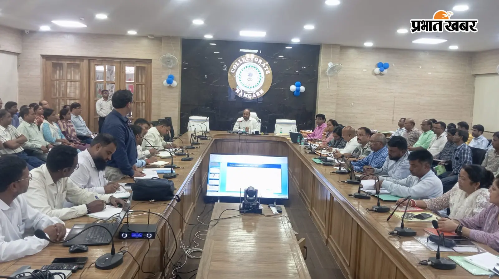 शिक्षा व्यवस्था को बेहतर बनाने पर जोर, डीसी ने डिजिटल हाजिरी से लेकर स्मार्ट क्लास तक की समीक्षा