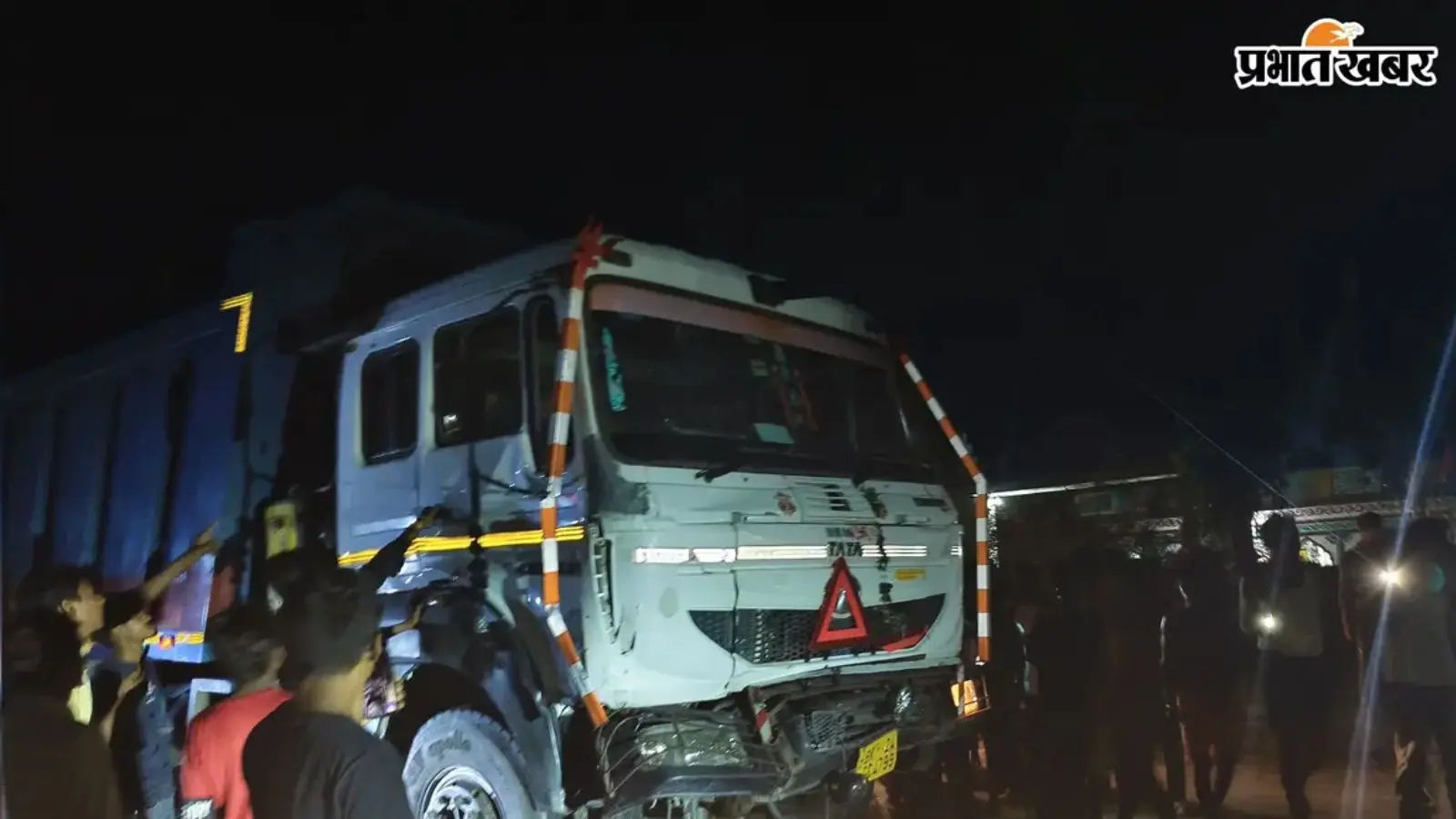 रोहतास : विश्वकर्मा पूजा जुलूस में डंपर ने ट्रैक्टर में मारी टक्कर, एक की मौत, पांच गंभीर घायल