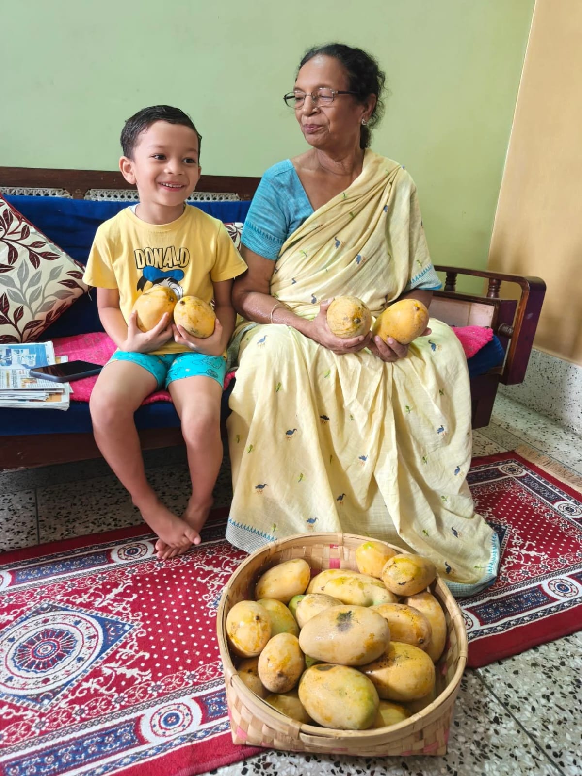 परिवार के साथ विमला प्रधान