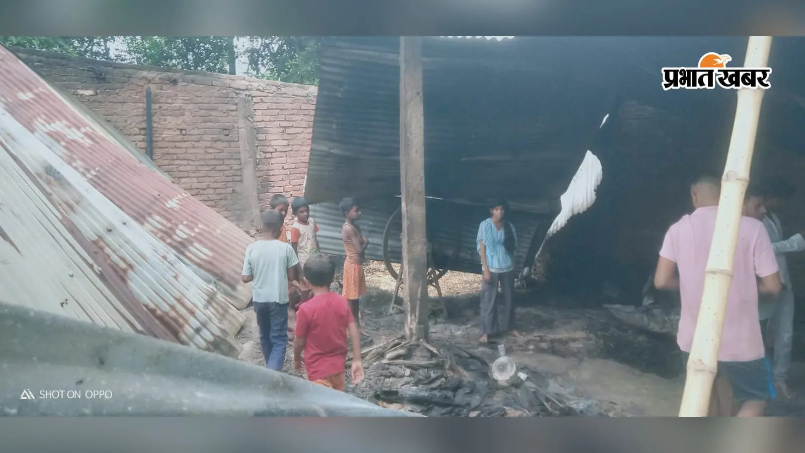 नरकटियागंज में आग का तांडव, 40 से अधिक मवेशियों की जलकर मौत, 15 लाख की संपत्ति राख