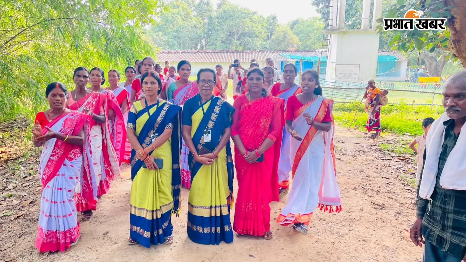 लोहरदगा के रोचो गांव में जैविक खेती का मॉडल देखने जुटे कई राज्यों के टीम लीडर