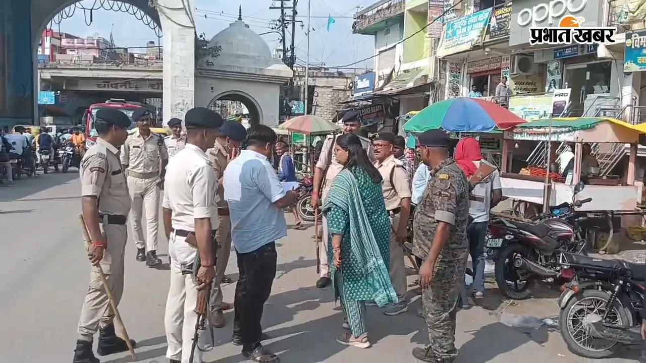 मोहनिया में ट्रैफिक पुलिस की ड्यूटी का SDM ने किया जांच, 14 में 5 पुलिसकर्मी मिले गायब; सभी पर कार्रवाई के दिए गए निर्देश