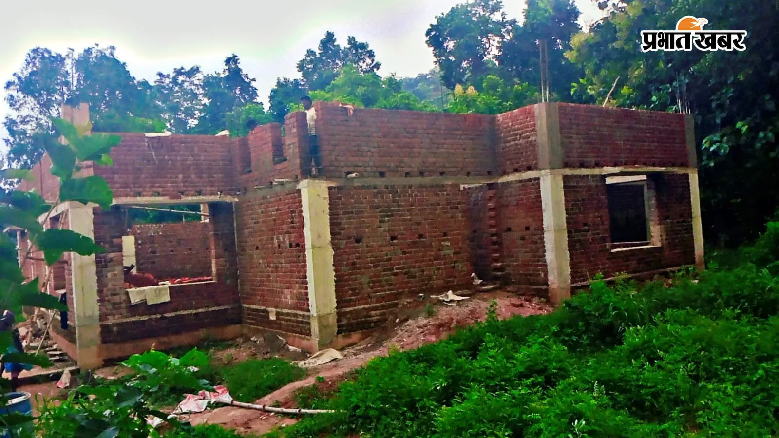 धनबाद: गादी टुंडी में 50 लाख का रेस्ट हाउस कागजों में तैयार, मौके पर भवन अधूरा! जानिए कहां गया सरकारी फंड