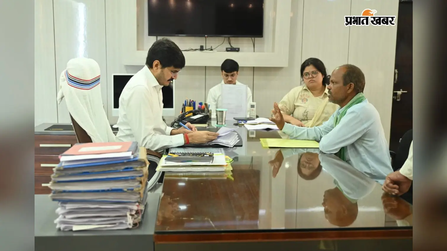 आरा : जनता दरबार में डीएम ने सुनीं 35 से अधिक फरियादियों की फरियाद, त्वरित कार्रवाई के दिए निर्देश