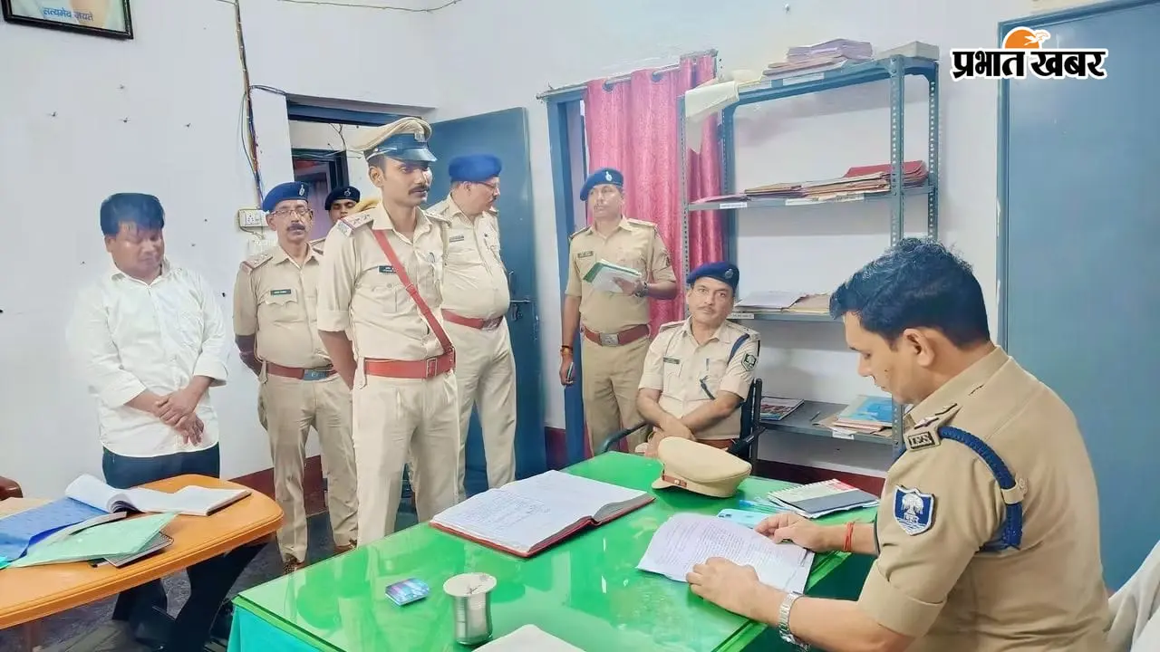 बीबीगंज थाने के निरीक्षण में एसपी ने लंबित कांडों पर मांगी तेजी, गश्ती बढ़ाने का निर्देश
