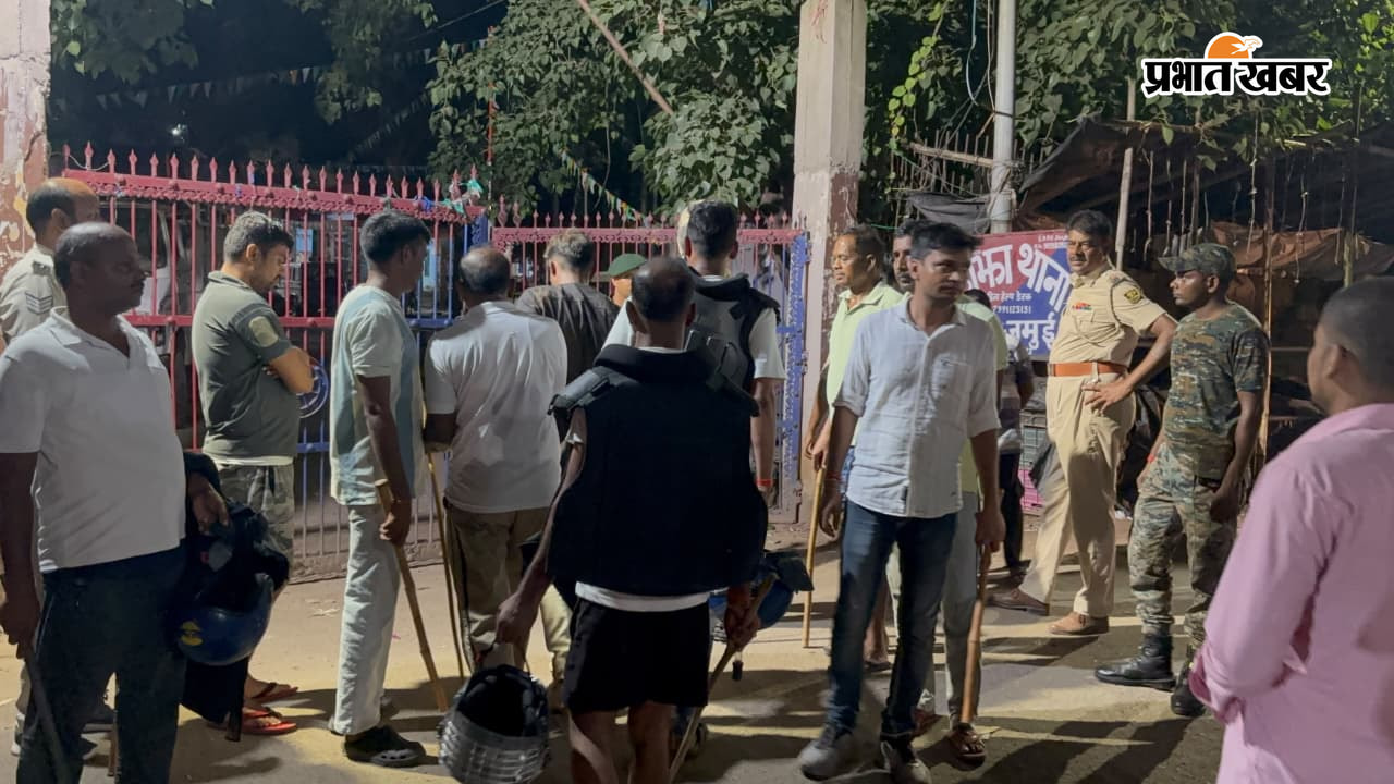 अस्पताल में थानाध्यक्ष व लगी भीड़ | Prabhat Khabar Network