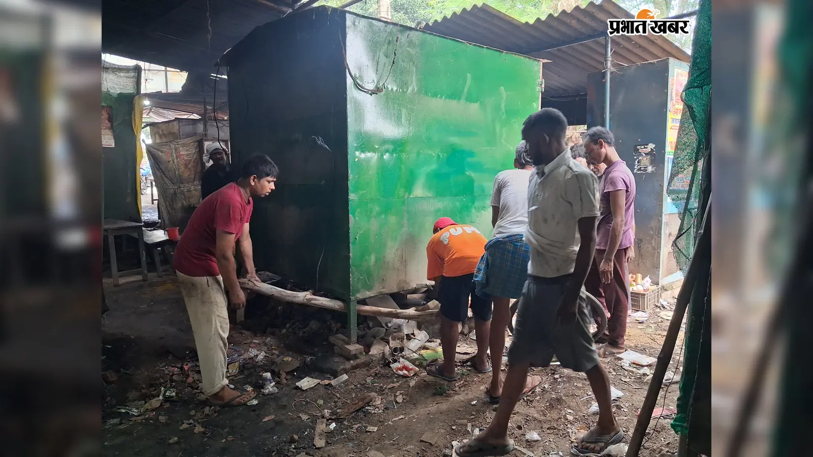 सासाराम : नोटिस मिलने के बाद दुकानदारों ने खुद हटाया धुस चौक पर सिंचाई विभाग की जमीन से अतिक्रमण