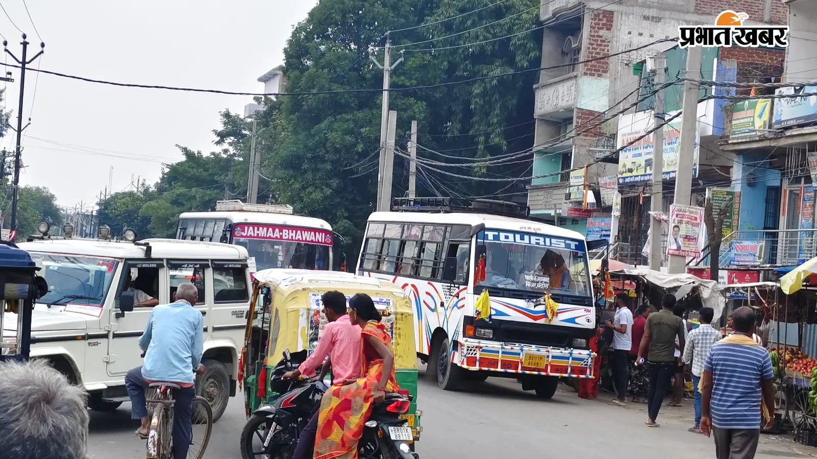 जहानाबाद का मॉडल बस स्टैंड बना शोपीस: NH पर मनमानी पार्किंग से रोज लग रहा महाजाम, स्कूली बच्चे और यात्री बेहाल