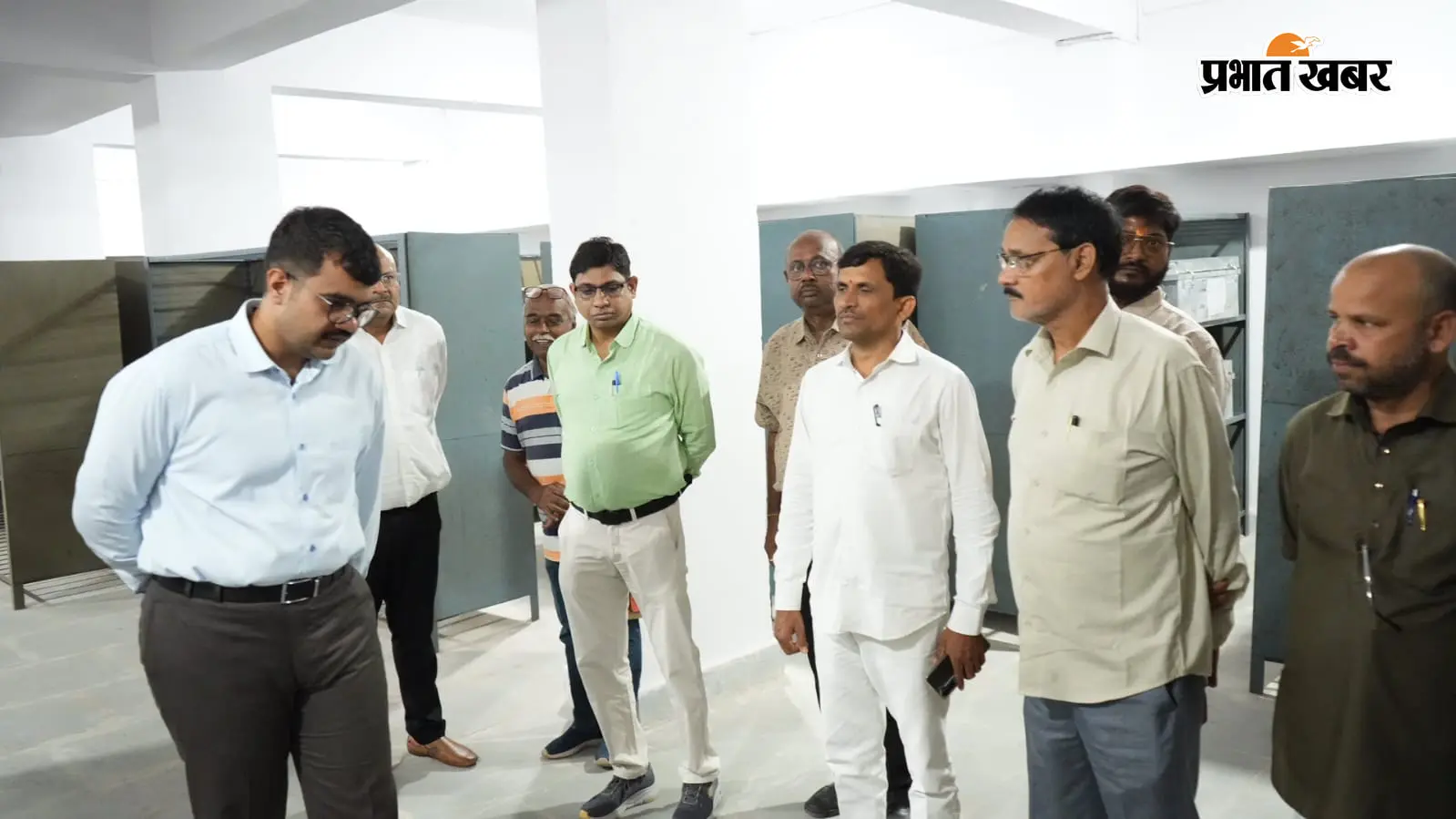 कोडरमा: EVM वेयरहाउस की सुरक्षा व्यवस्था का डीसी ने लिया जायजा