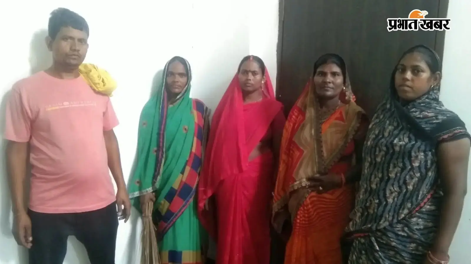 चक्की सीएचसी में सफाई व्यवस्था पर सवाल, पांच कर्मियों के काम करने के बावजूद रजिस्टर में नौ की हाजिरी