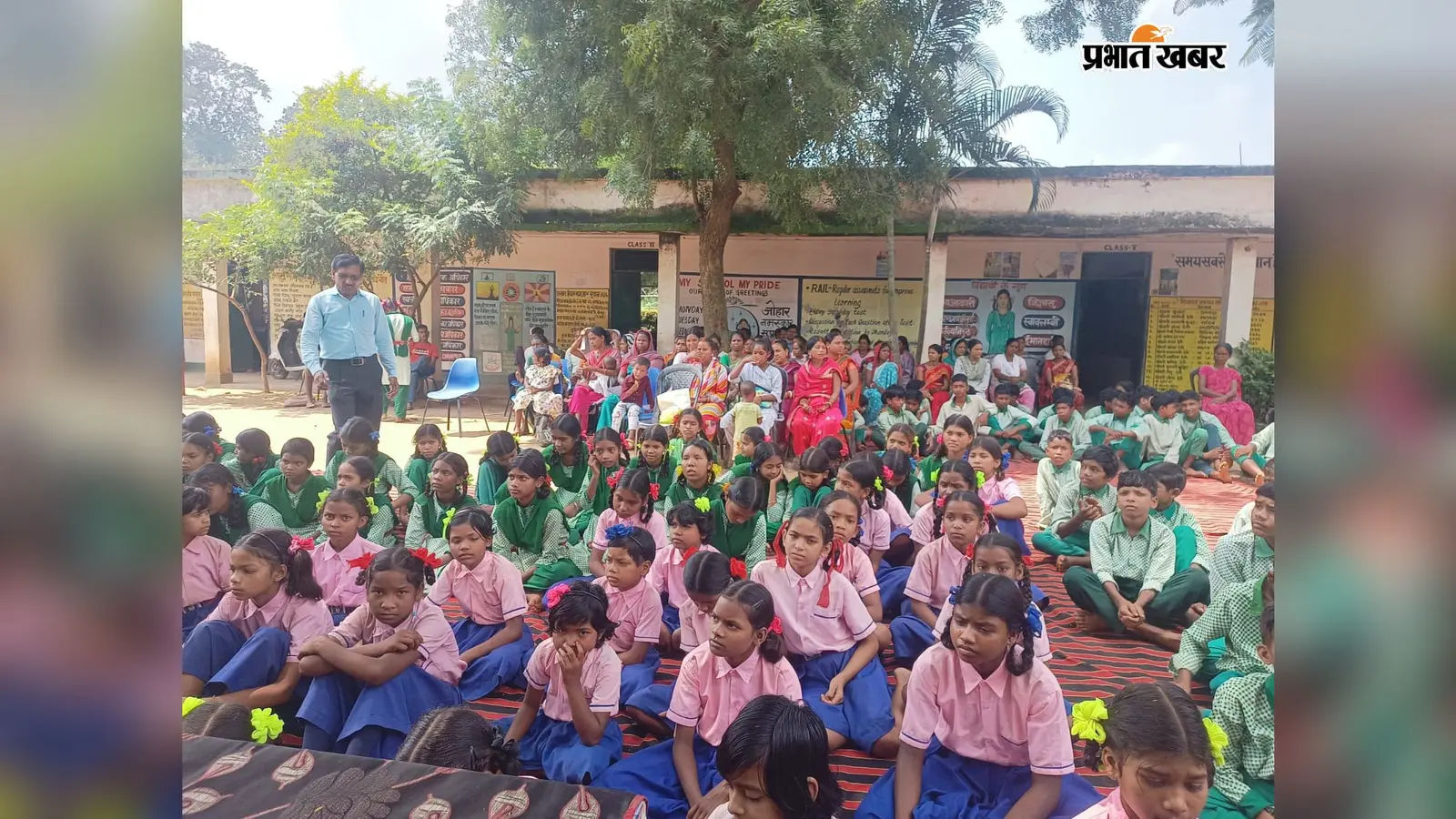 चैनपुर स्कूल में शिक्षक-अभिभावक बैठक, बच्चों की पढ़ाई से लेकर खान-पान तक पर हुई चर्चा