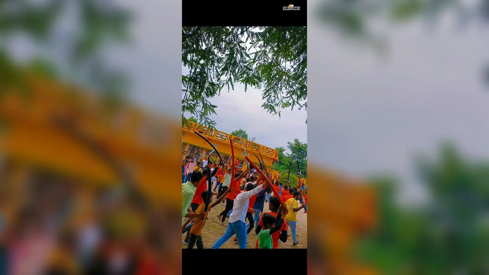 सीवान: महाराजगंज के पटेढ़ा में योगी ब्रह्म महावीरी झंडा मेला, आस्था के सैलाब में टूटे जाति-धर्म के बंधन