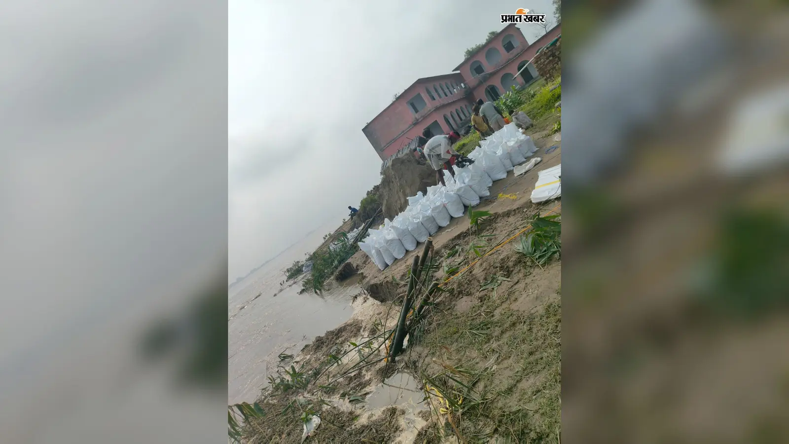 बघोंड़ में कोसी के कटाव से दहशत, विद्यालय भवन पर मंडरा रहा खतरा