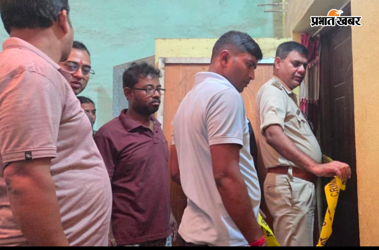 मृतक मोहन वर्णवाल का फाइल फोटो कमरे में जांच करती पुलिस व एफएसएल की टीम | Prabhat Khabar Network
