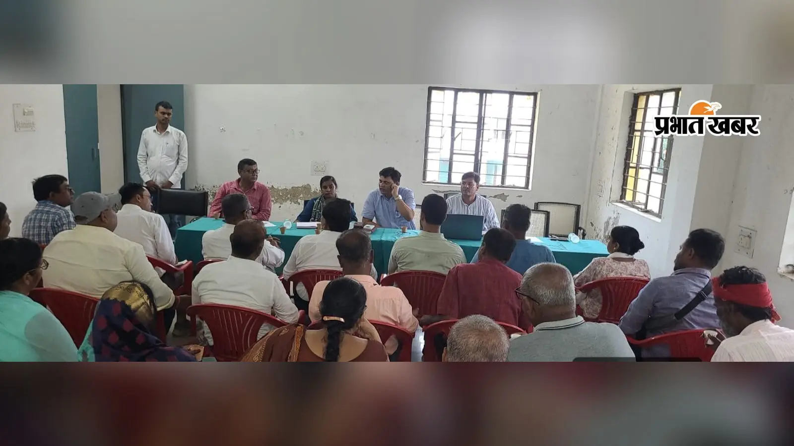 कृषि कार्यालय में हुई बैठक, फलदार पौधों और मखाना खेती की दी गई जानकारी