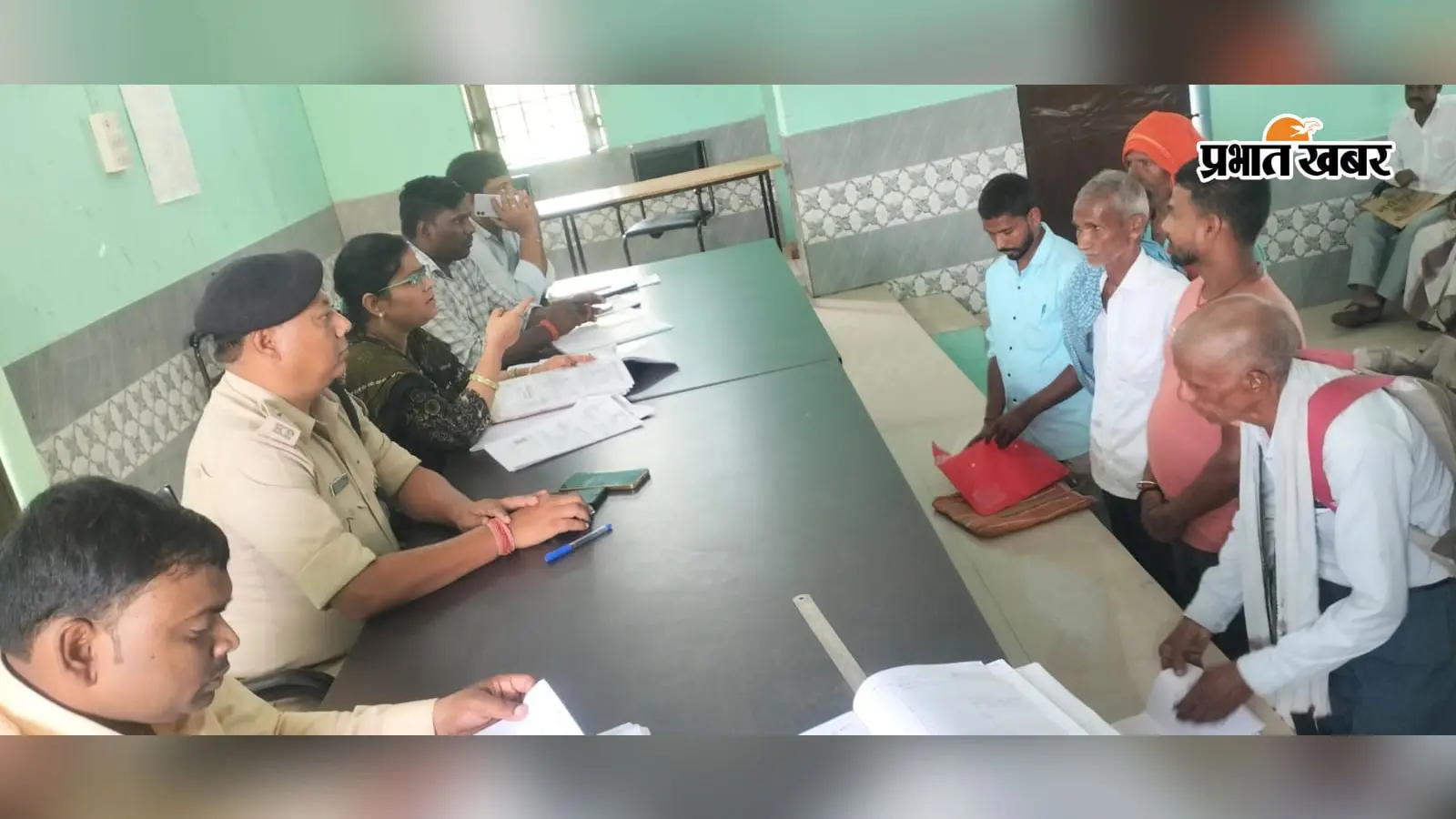 धोरैया में राजस्व अधिकारी की मौजूदगी में लगा जनता दरबार