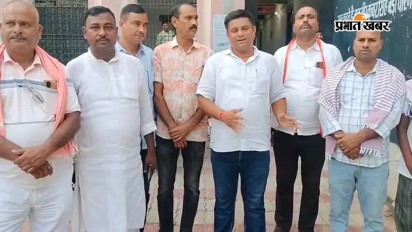 आरा के बड़हरा में बाढ़ राहत कार्य पर मुखिया संघ ने उठाये सवाल, डीएम को सौंपा ज्ञापन
