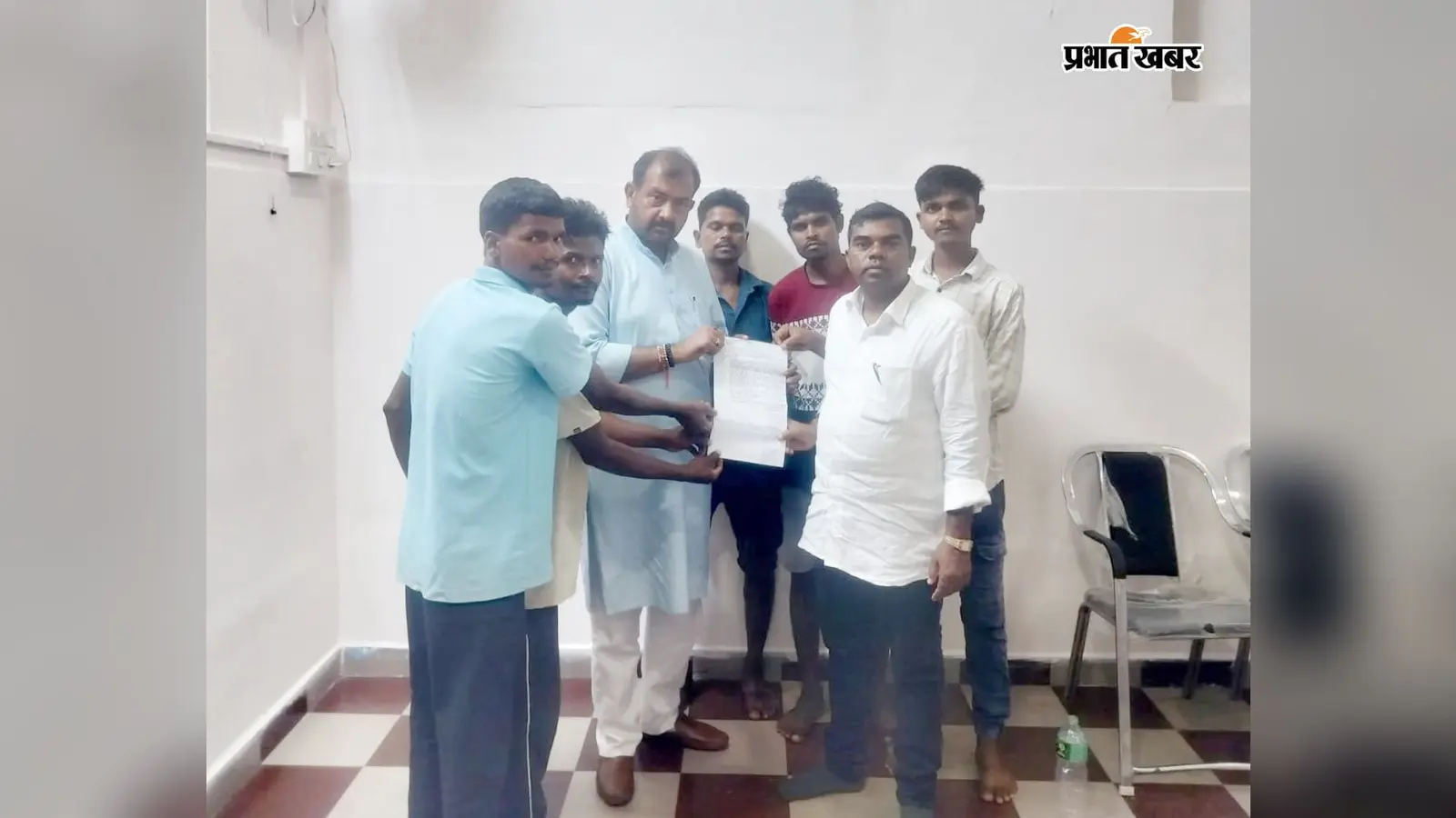 रांची के तमाड़ में विकास को मुंह चिढ़ाती तस्वीर: 7 टोलों में आजादी के बाद से नहीं जला बल्ब, ग्रामीणों ने मानवाधिकार संगठन से लगाई गुहार