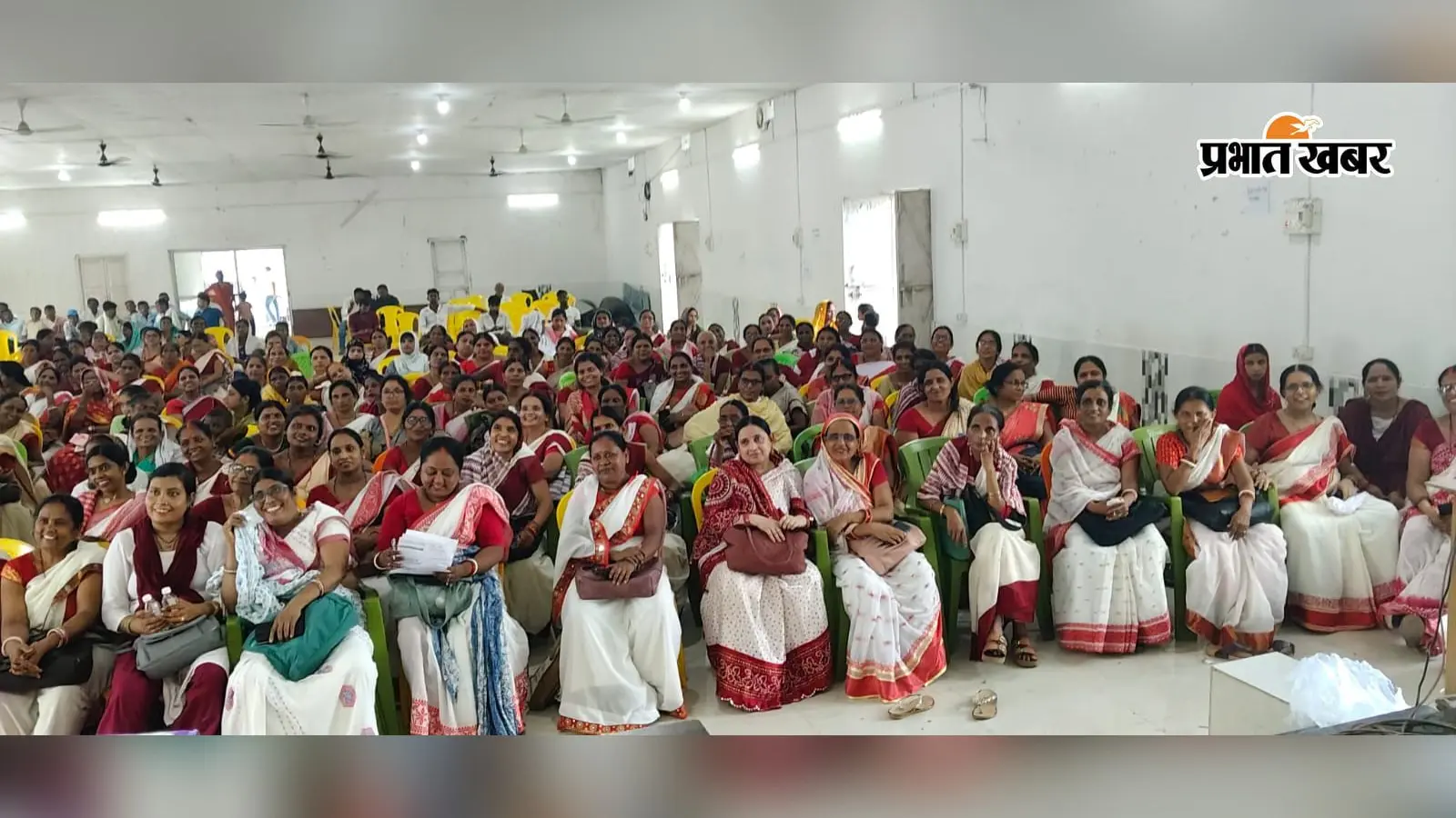 आरा के पीरो में 9वें राष्ट्रीय पोषण माह पर आंगनबाड़ी सेविकाओं की कार्यशाला, 21 माताओं को बेबी किट और पौधा देकर किया सम्मानित
