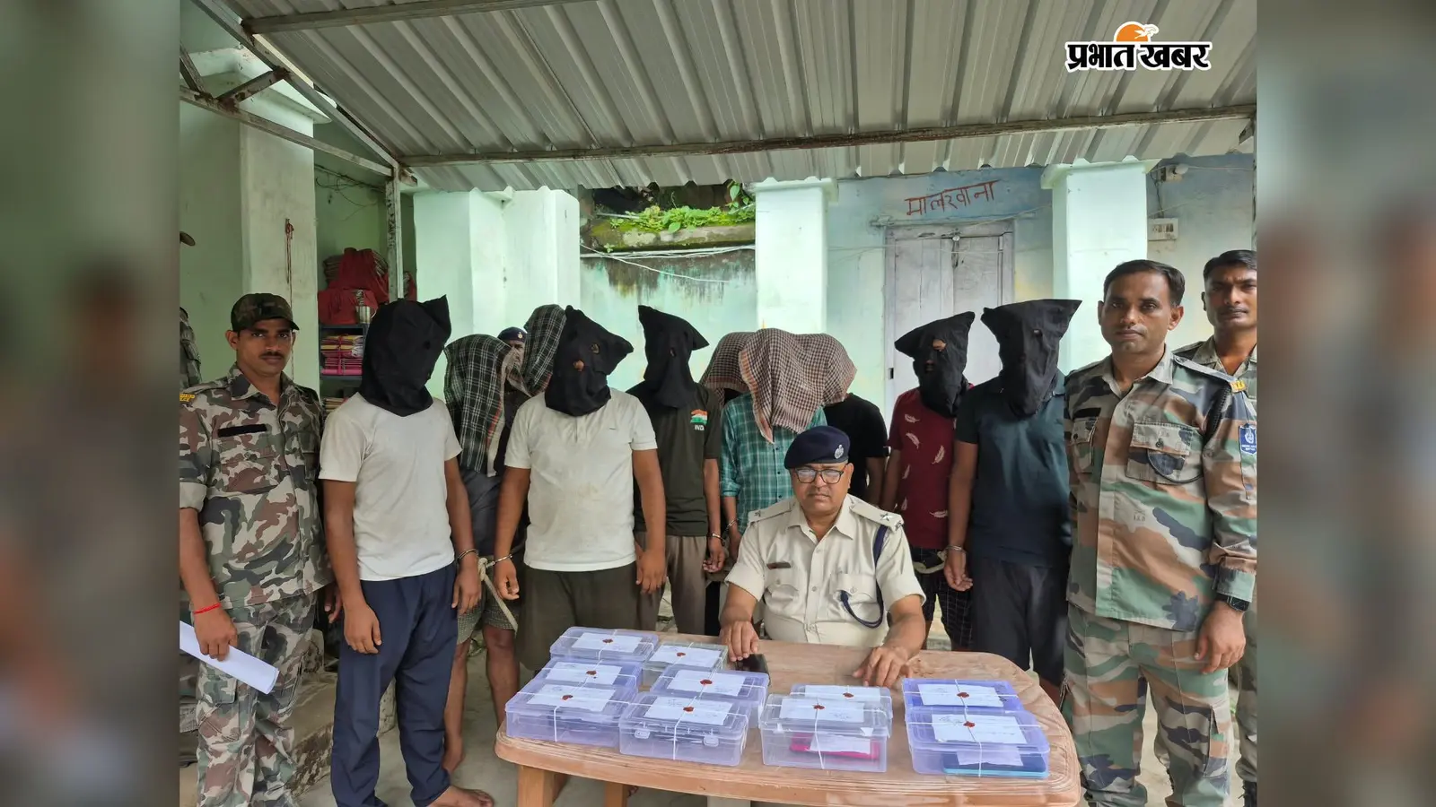 साइबर ठगी के नेटवर्क पर देवघर पुलिस की बड़ी चोट, 10 गिरफ्तार; 15 मोबाइल और 18 सिम बरामद
