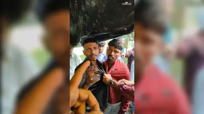 कार्मल चौक पर मोबाइल छीनकर भाग रहे दो आरोपी पकड़े गये, लोगों ने की धुनाई