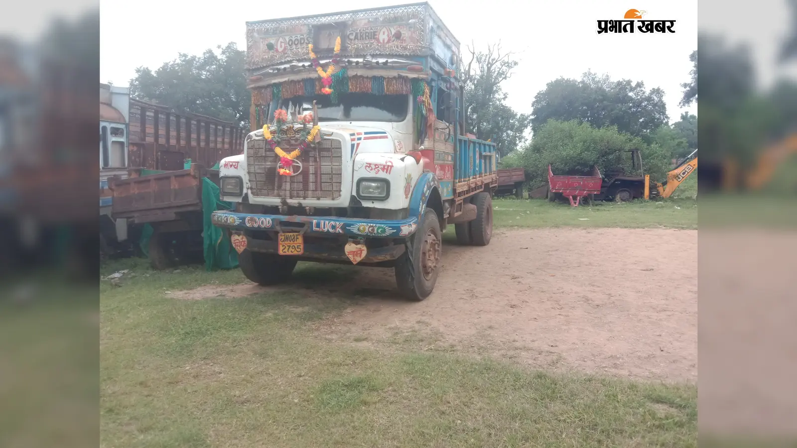 किस्को में तेज रफ्तार ट्रक का कहर, बाइक सवार तीन युवक गंभीर रूप से घायल