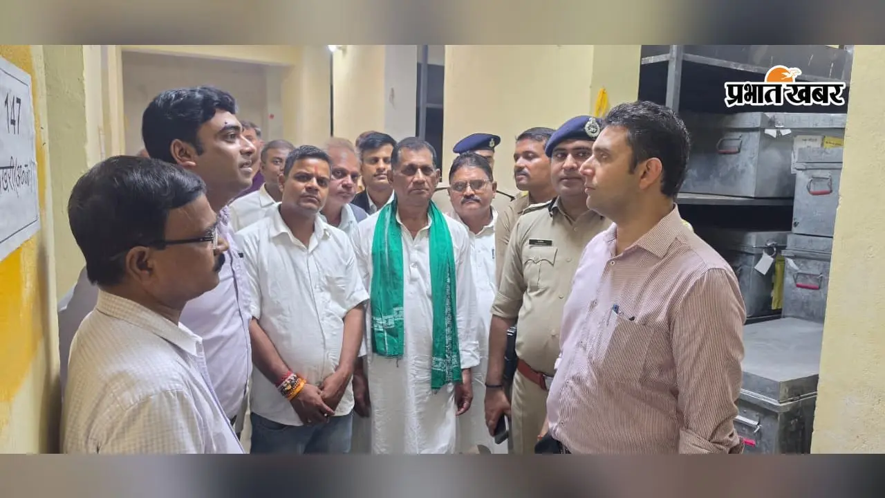 बेगूसराय में EVM वेयरहाउस का त्रैमासिक निरीक्षण, डीएम-एसपी ने सुरक्षा व्यवस्था परखी