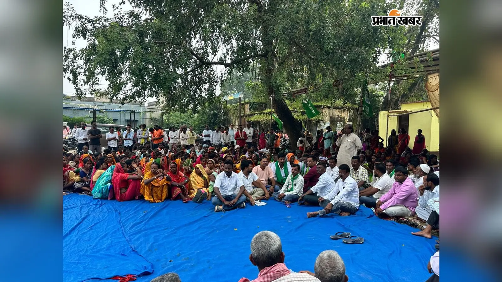 राज्य के अधिकारों की रक्षा को लेकर झामुमो का धरना