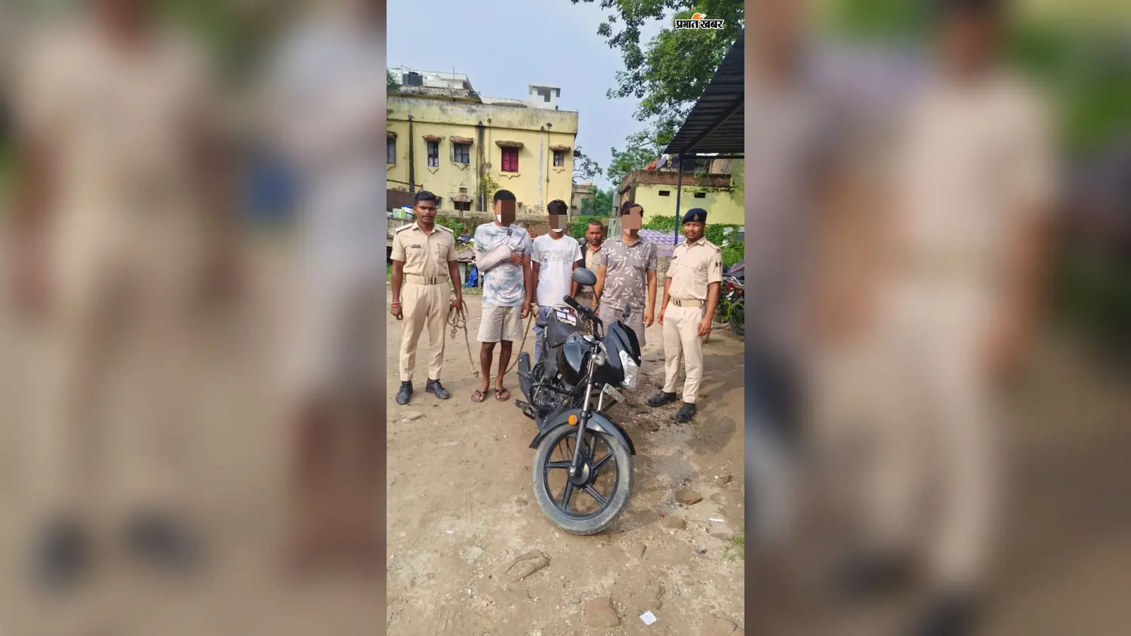 सारण: बनियापुर में लूटकांड के तीन आरोपित गिरफ्तार, मोबाइल-लॉकेट और बाइक बरामद