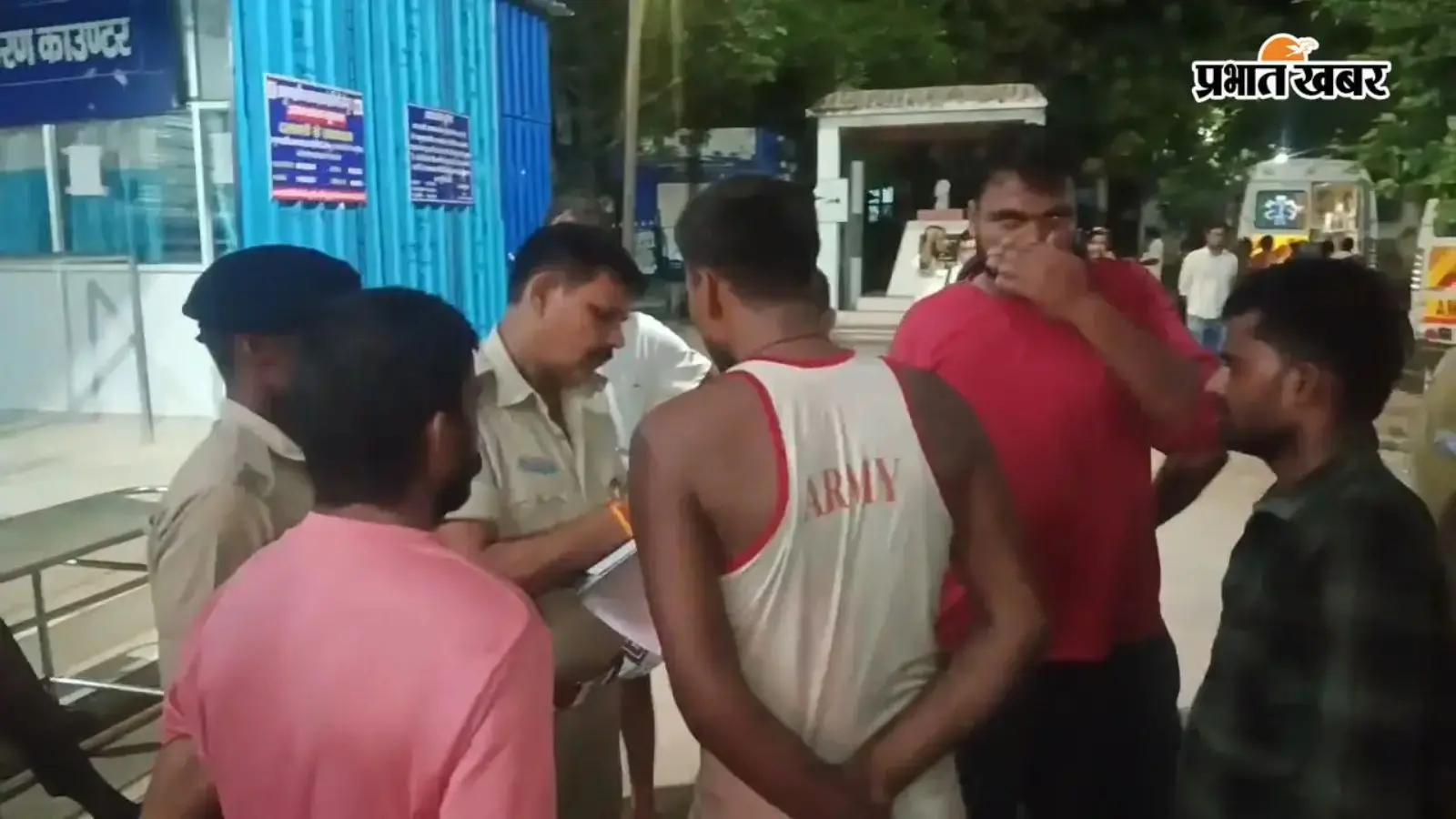 कैमूर के अधवार गांव में घास काटने के दौरान करंट की चपेट में आने से 28 वर्षीय महिला की मौत