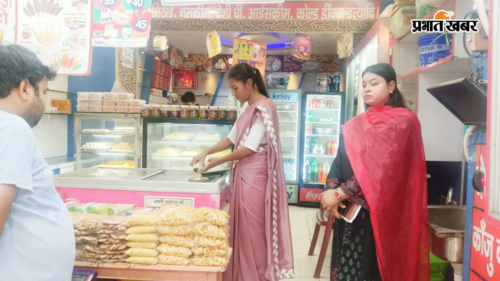 दुमका में ब्रांडेड मिठाई के नाम पर बिक रहा 'धीमा जहर'!प्रशासन की 'ढीली' कार्रवाई से मिलावटखोरों के हौसले बुलंद