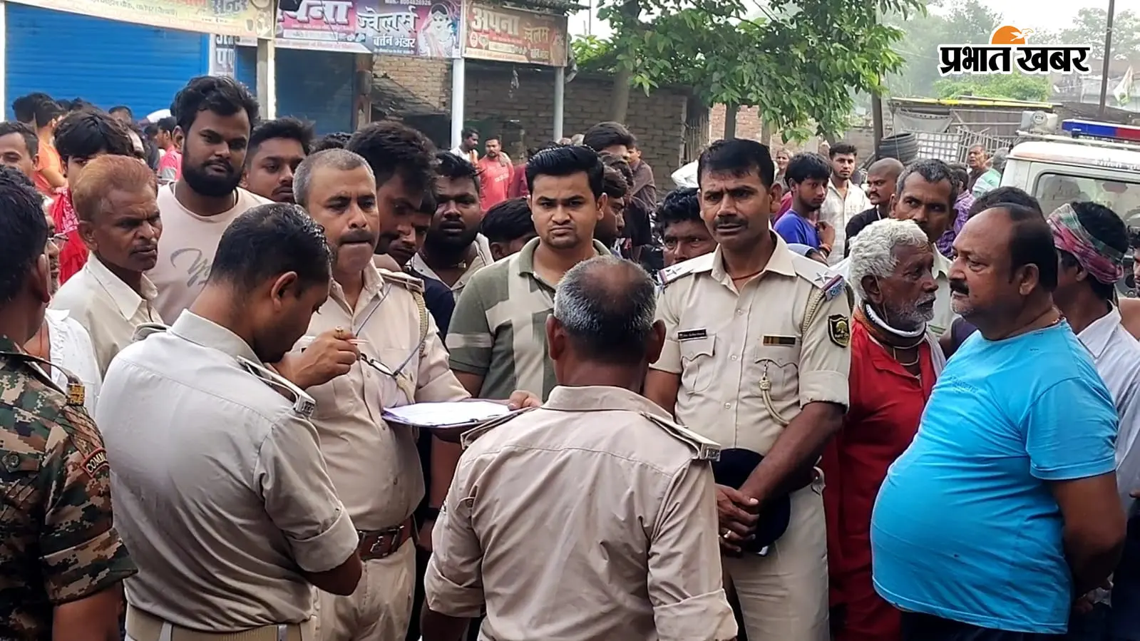वैशाली के पातेपुर में अज्ञात युवक का शव मिलने से सनसनी: हत्या कर शव फेंकने की आशंका, FSL टीम ने जुटाए साक्ष्य