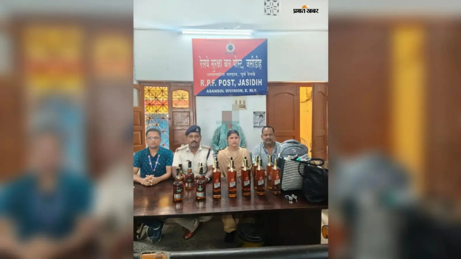 जसीडीह : तीन बैग में शराब भरकर पटना जा रही महिला गिरफ्तार, 11.25 लीटर शराब बरामद