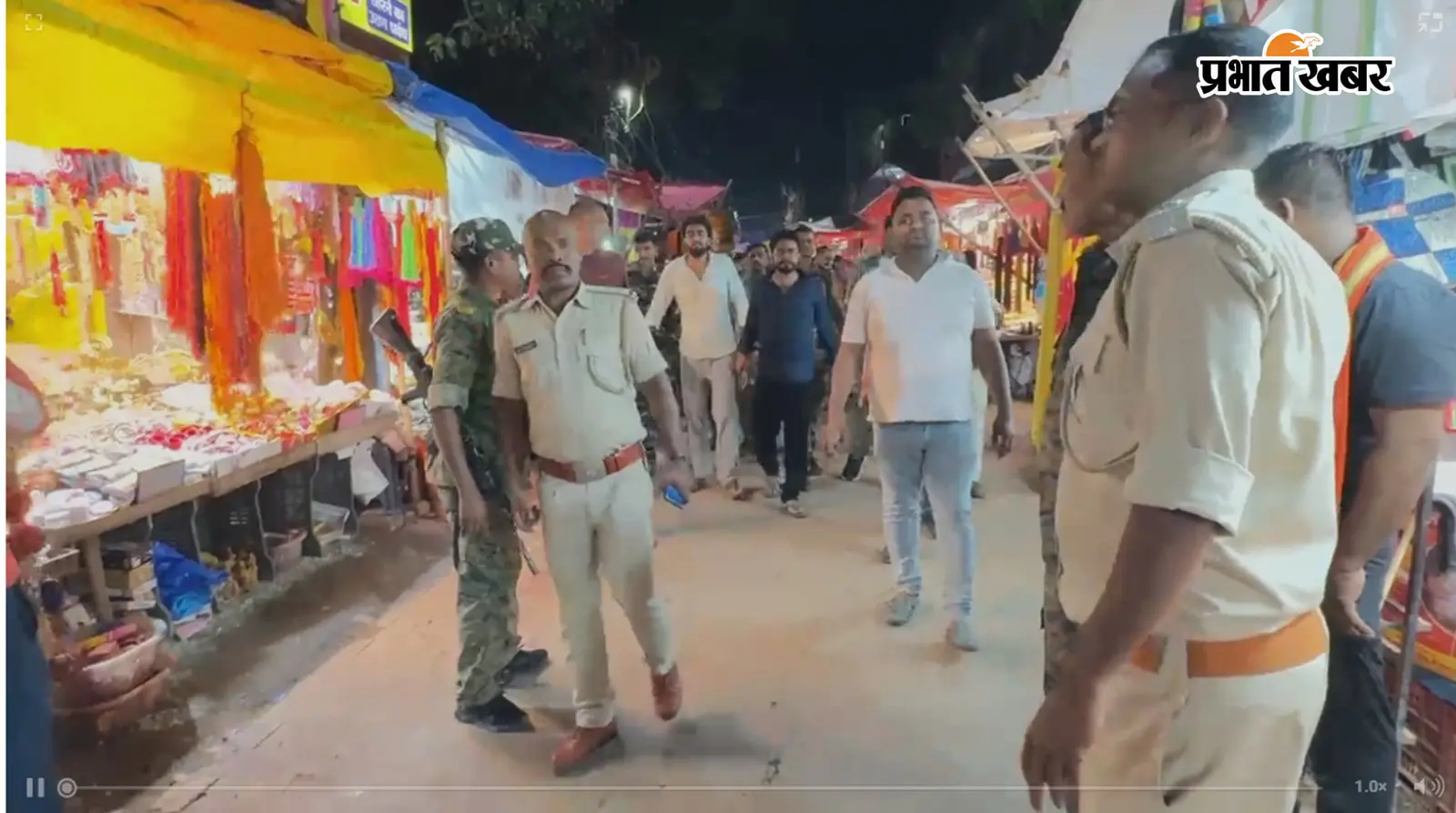रंगदारी के संदिग्धों की पैदल परेड, हथियार-गोली की तलाश में पुलिस ने खंगाला इलाका