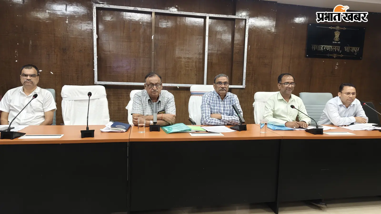 भोजपुर डीएम ने की स्वास्थ्य विभाग की समीक्षा बैठक, इन प्रखंडों में कम मिली उपलब्धि, दिए गए सख्त निर्देश