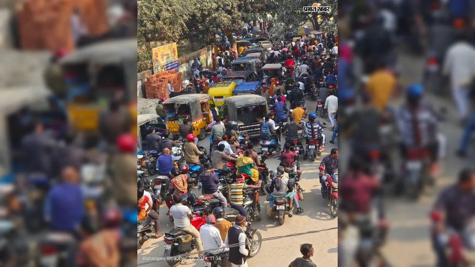 फाटक बंद, सड़क जाम : बढ़ते रेल परिचालन के बीच ठाकुरगंज को अब भी ओवरब्रिज का इंतजार