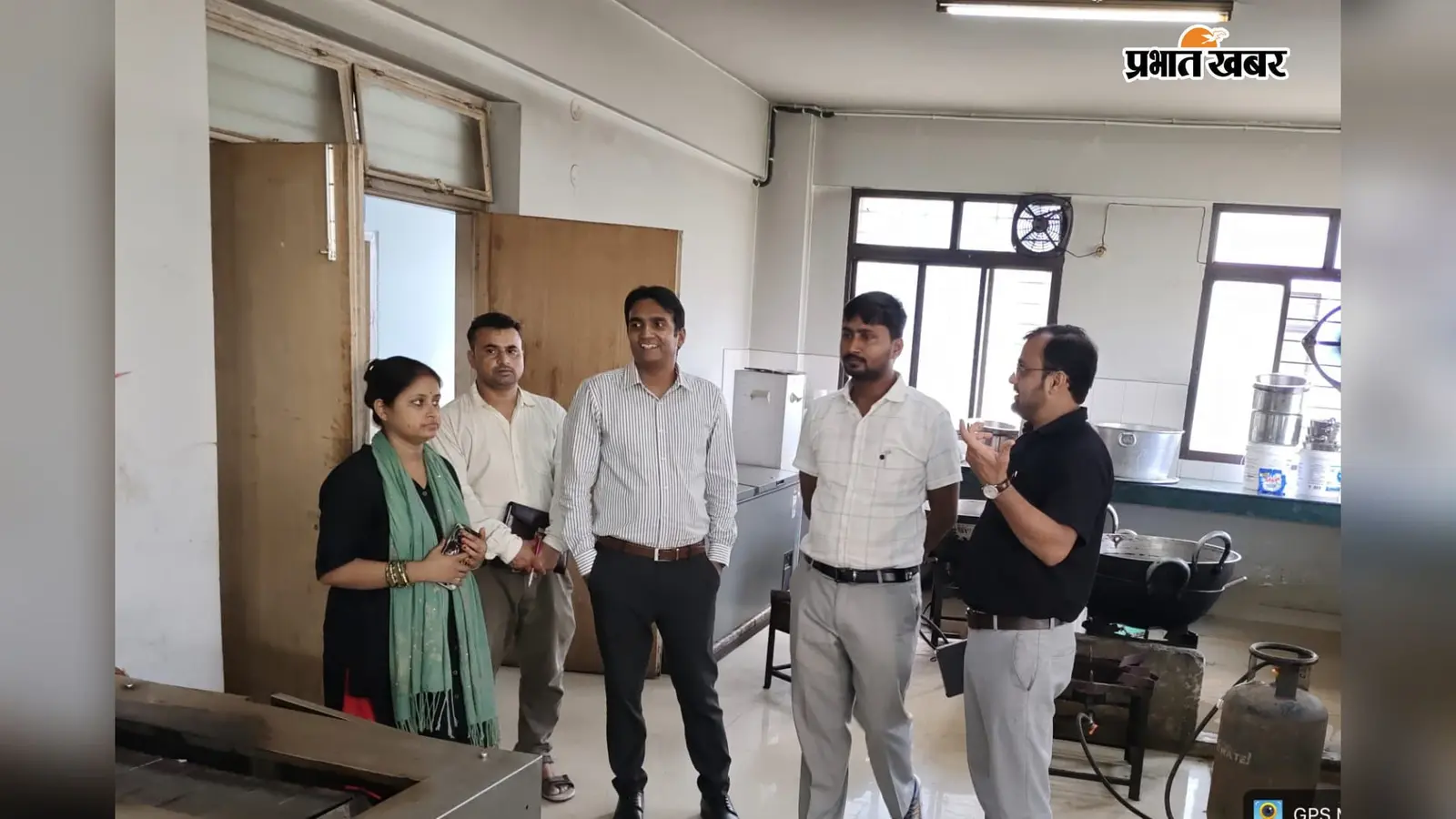 ओबीसी कन्या आवासीय विद्यालय का अधिकारियों ने लिया जायजा, छात्राओं से संवाद कर जानी जरूरतें