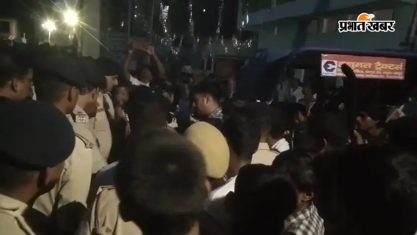 भभुआ में कूड़ा उठाने वाले ट्रैक्टर ने सात साल की बच्ची को रौंदा, वाराणसी में इलाज के दौरान मौत, चालक गिरफ्तार
