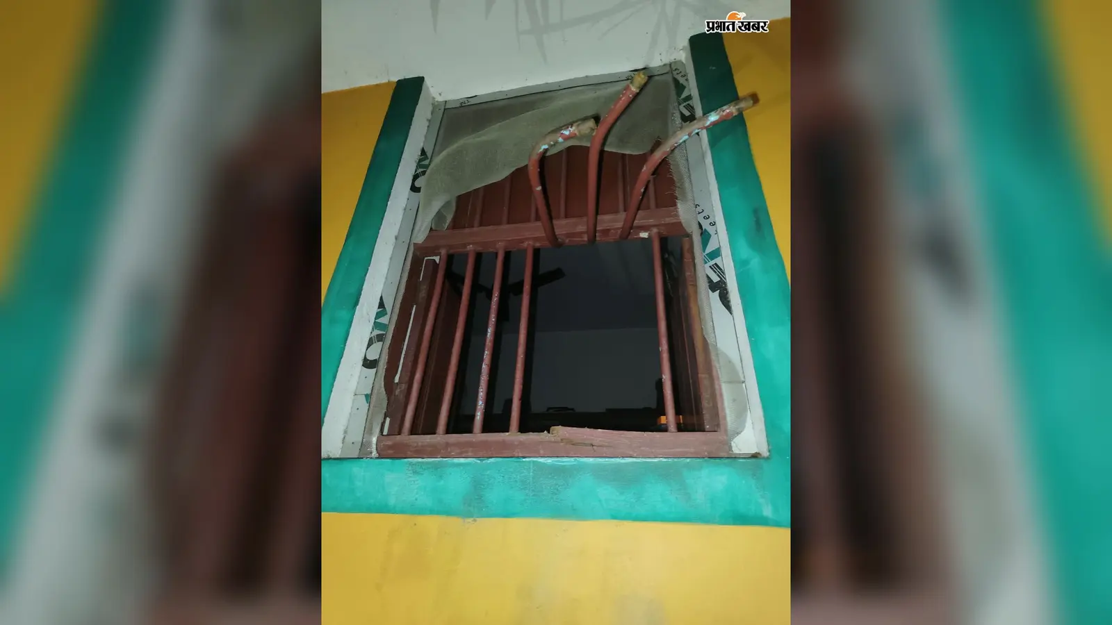 सीवान के महाराजगंज में बंद घर की खिड़की काटकर लाखों की चोरी, 2 लाख नकद समेत सोने-चांदी के जेवर ले गये चोर