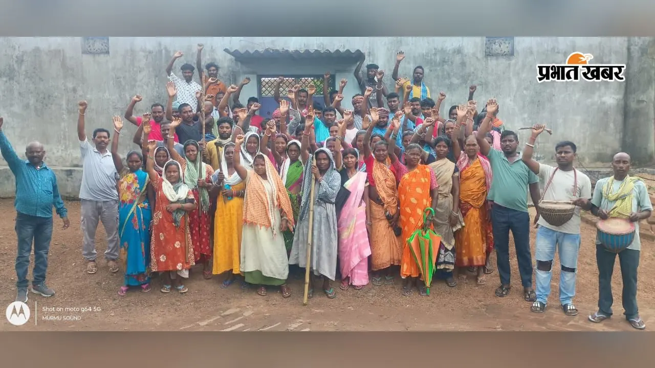 रास्ता बंद होने पर भड़के ग्रामीण, रामगढ़ में 10 घंटे ठप कराया आउटसोर्सिंग का काम