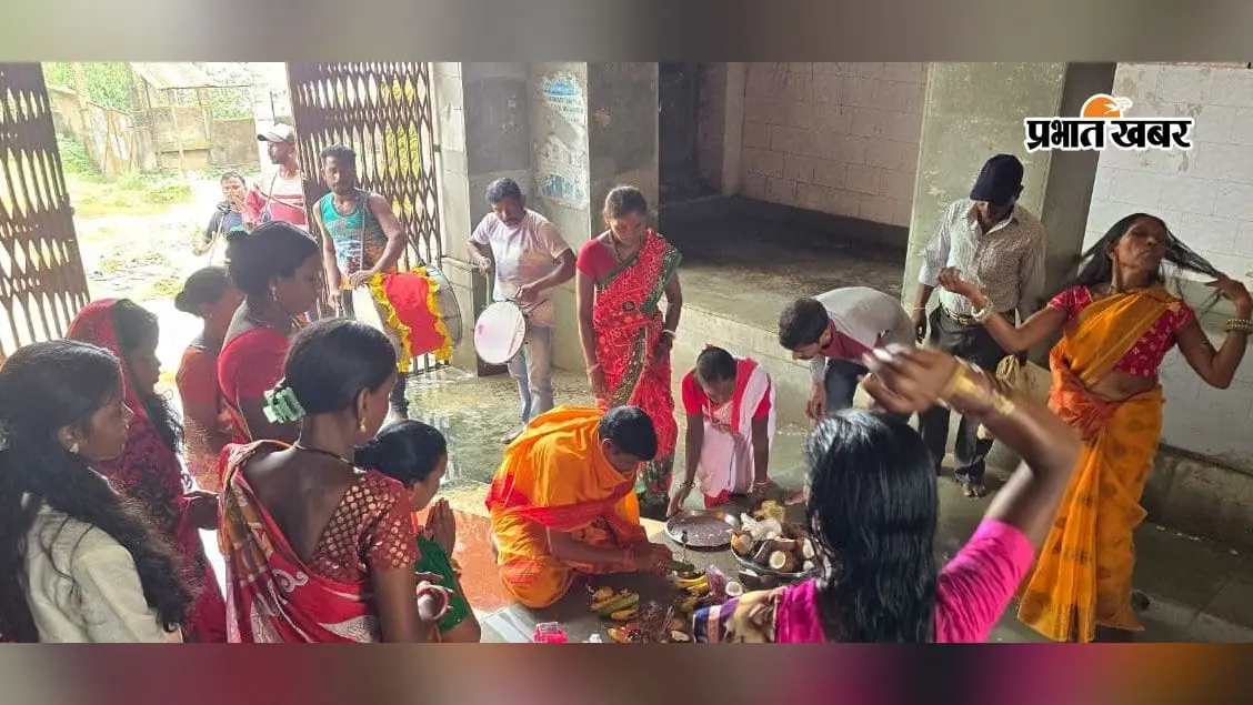 चक्रधरपुर में मां पाउड़ी की जंताल पूजा, घट की राह में लेटकर श्रद्धालुओं ने मांगी मनोकामना