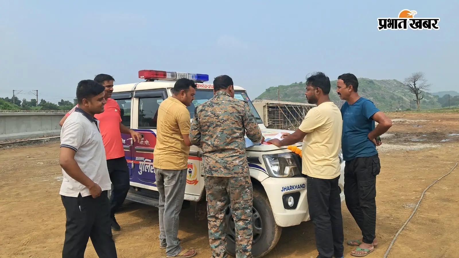 धनबाद: गोंदूडीह में झाड़ियों के बीच मिला वासेपुर के युवक का शव, जांच में जुटी पुलिस