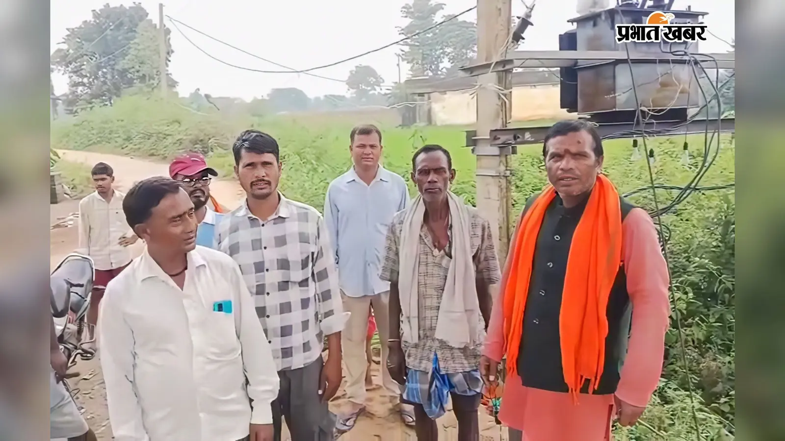 गोला में 15 दिनों से खराब ट्रांसफार्मर, कुसमा टोला में पसरा अंधेरा; जंगली हाथियों का भी सता रहा डर