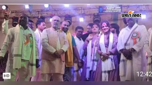 विश्वकर्मा पूजा पर टीटही खेल मैदान में सजी सांस्कृतिक संध्या, माही-मनीषा की प्रस्तुति पर देर रात तक झूमे दर्शक